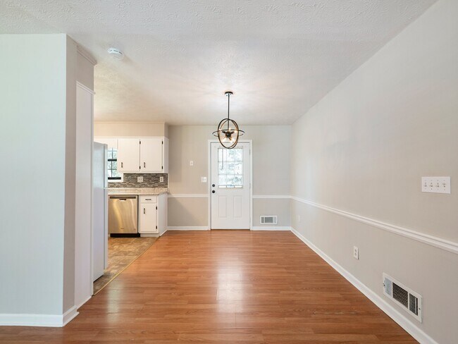 Building Photo - 296 Kingsport Dr
