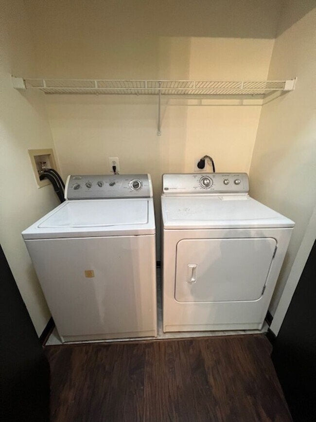 Building Photo - SPACIOUS RENOVATED TH IN FOREST BROOKE