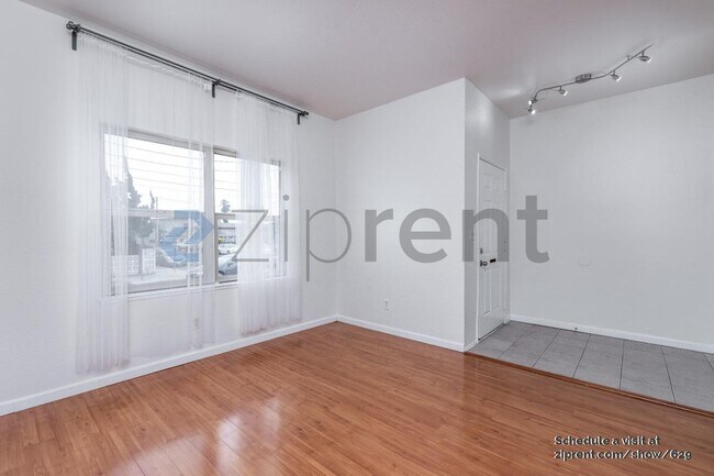 Building Photo - 896 31st St
