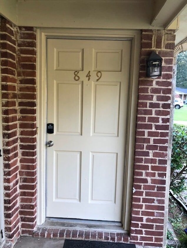 Primary Photo - MOVE IN READY! NOW AVAILABLE!!! $0 SECURIT...