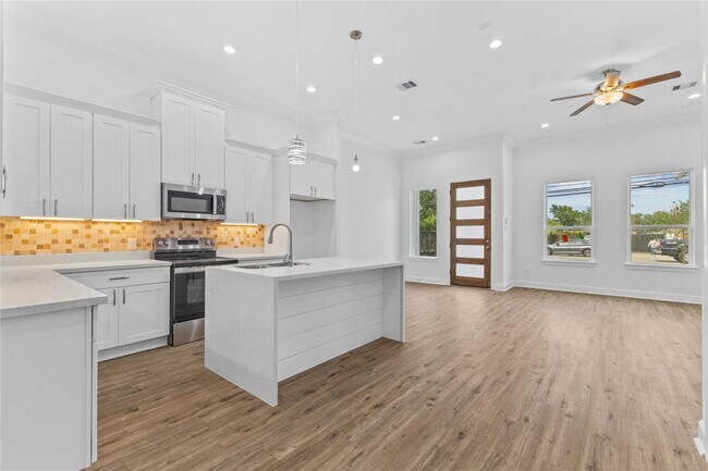 Foto del edificio - 7805 Farnsworth St