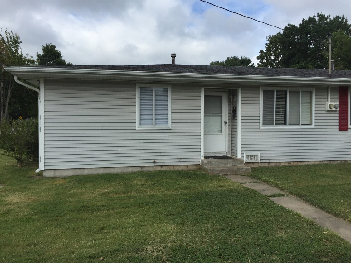 Primary Photo - 409 E Downing St