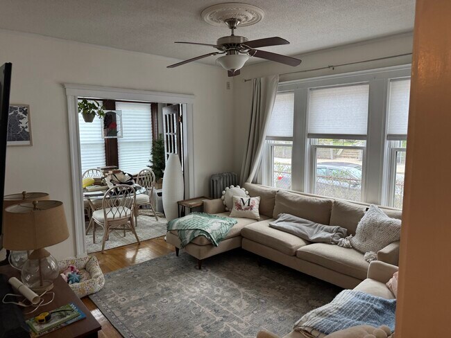 Living room with attached sunroom - 255 Faneuil St