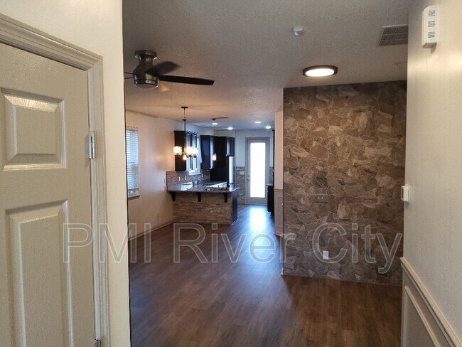 Foto del edificio - 453 Vineyard Ln