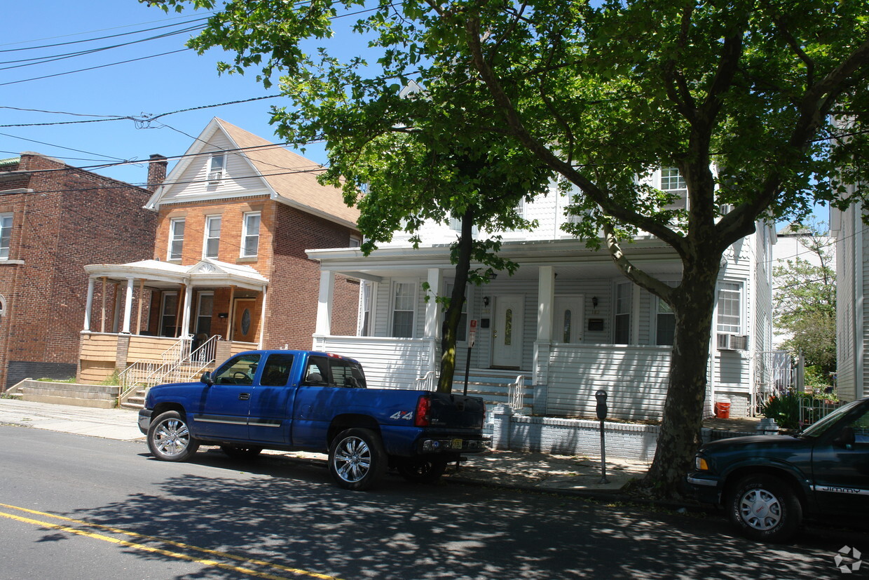 Building Photo - 182-184 Market St