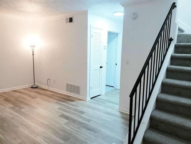 Foto del edificio - 2960 N Dekalb Dr