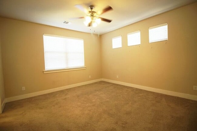 Building Photo - 523 High Tech Dr