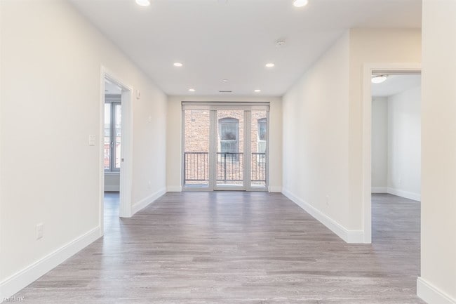 Building Photo - 3 br, 2 bath  - 1065 Tremont St # 506
