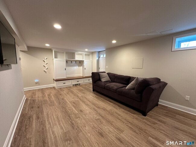 Building Photo - 2 Hurd St