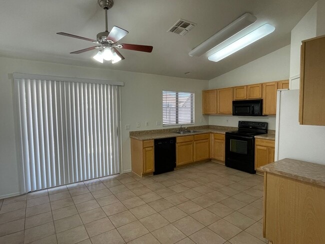 Foto del edificio - 3 BEDROOM/2 BATH IN SAN TAN RANCH