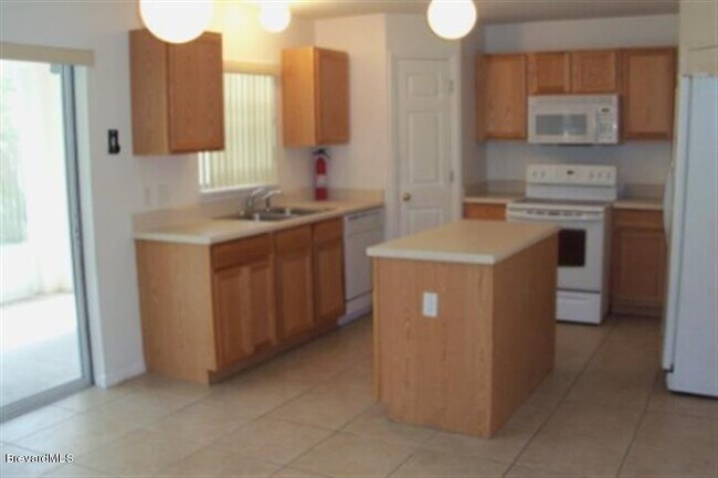 Building Photo - 2340 Canopy Dr