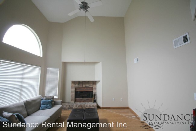 Foto del edificio - 341 Canterbury Cir NW