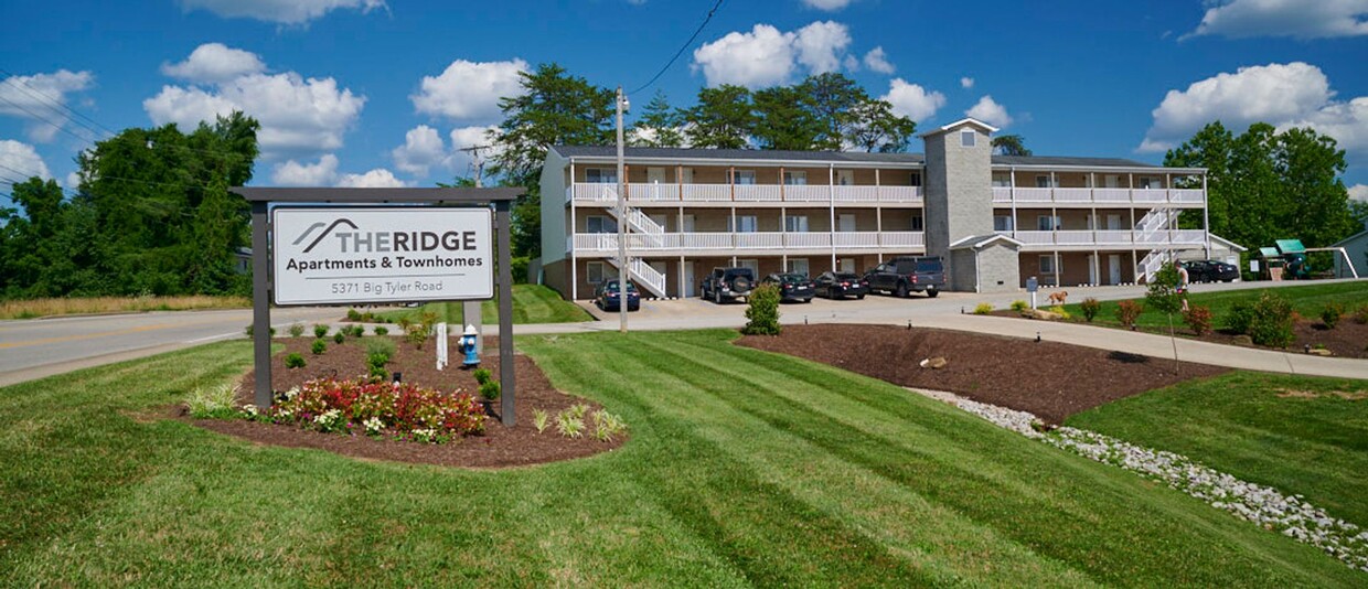 Foto principal - The Ridge Apartments & Townhomes