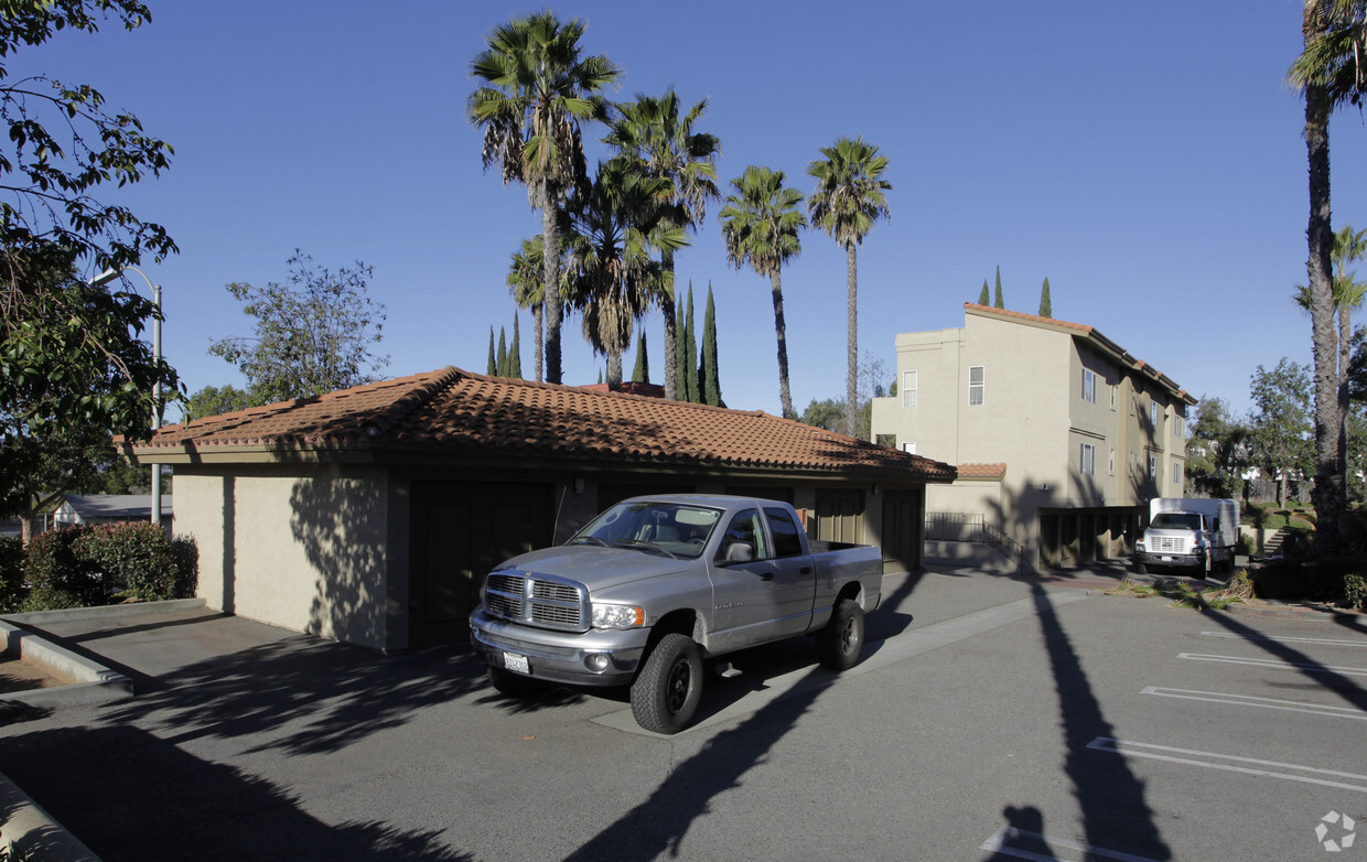 Building Photo - Casa Victoria