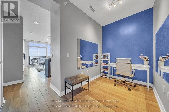 Building Photo - 3975-3975 Grand Park Dr