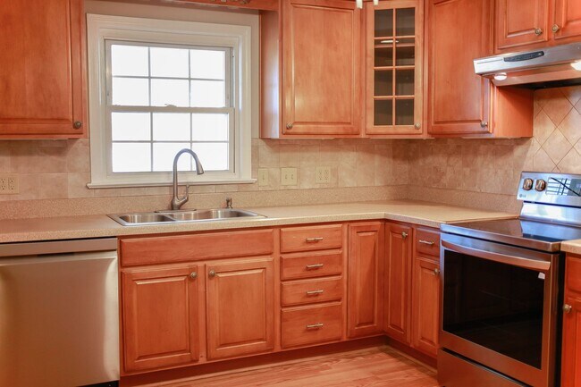 Building Photo - Beautiful for rent home located in central Virginia Beach