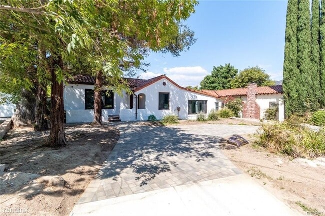 Building Photo - 4 br, 3 bath House - 1541 Hillside Dr