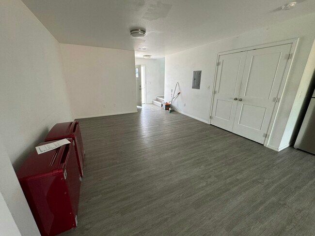 Building Photo - 2813 W Marina Dr