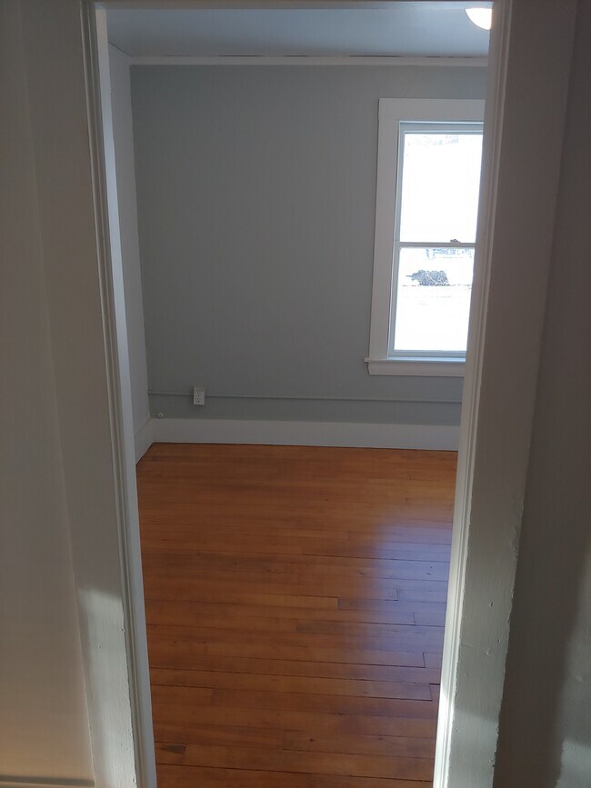 2nd floor bedroom - 78 Kent St