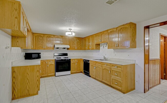 Cuisine - 36 Ludgate Dr