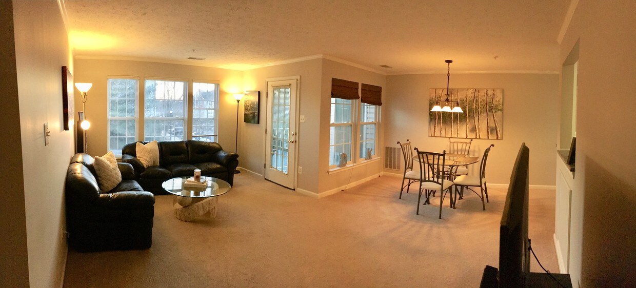Main Sala de estar/área de comedor - 3012 Hunting Ridge Dr