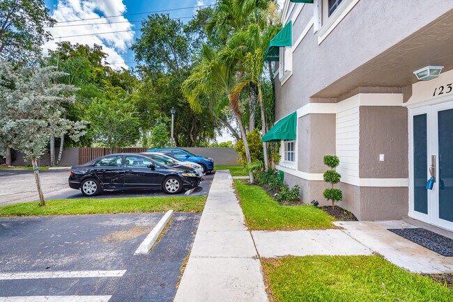 Building Photo - 12385 SW 52nd Ct
