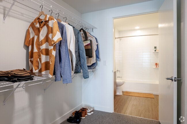 1BR, 1BA - 808SF - Closet - The Deveraux