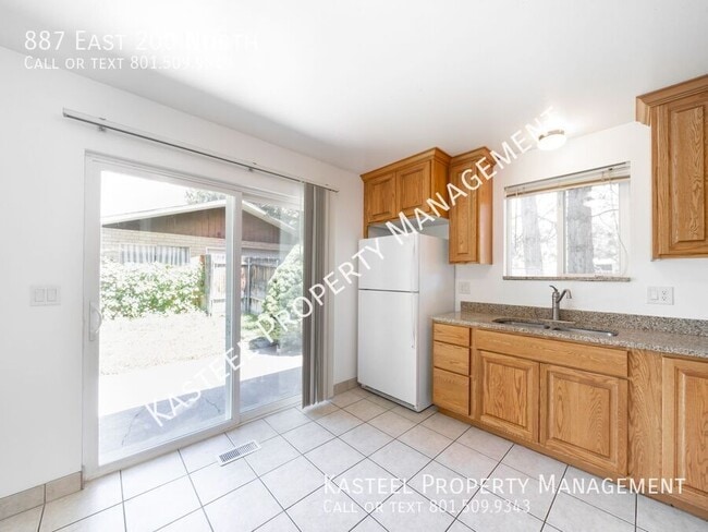 Foto del edificio - 887 E 200 N