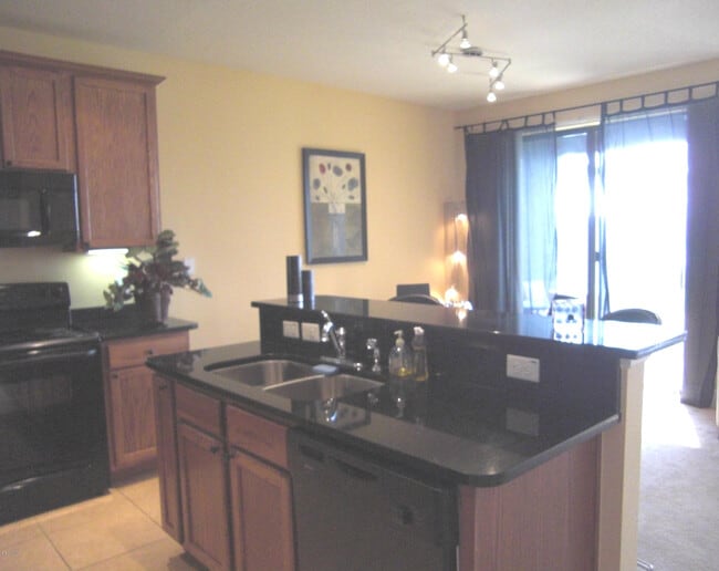 Building Photo - 755 Ventura Dr