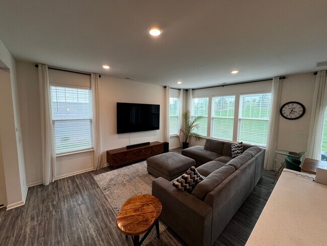 Building Photo - 1060 Moraine Dr