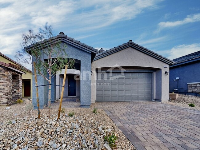 Building Photo - 806 English Primrose St