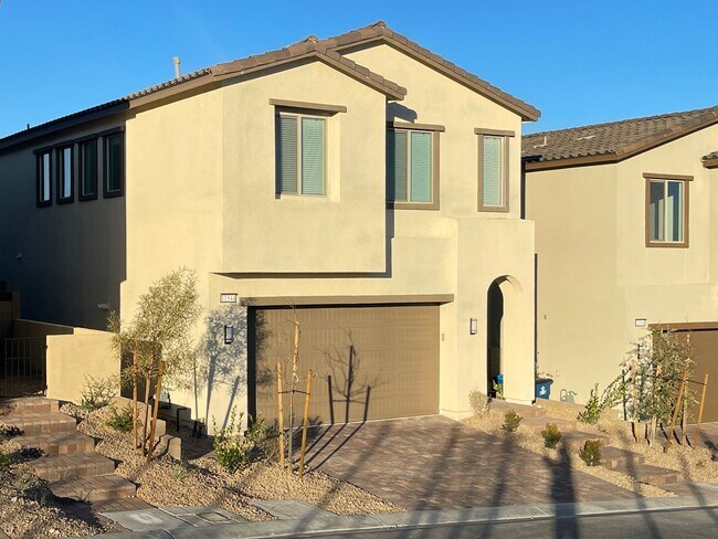 Foto del edificio - MOUNTAIN VIEWS, Gently lived in 4 bedroom 2.5 Bathrooms with Loft, home is a Must See!
