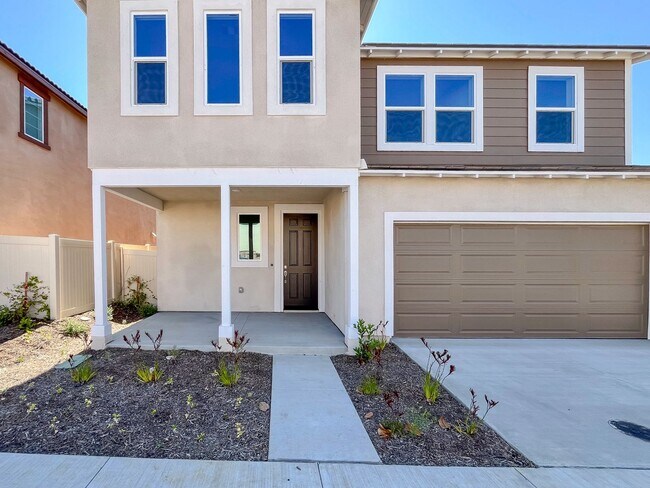 Foto del edificio - NEWER CONSTRUCTION ~SOLAR~ 3 BED 3 BATH BE...