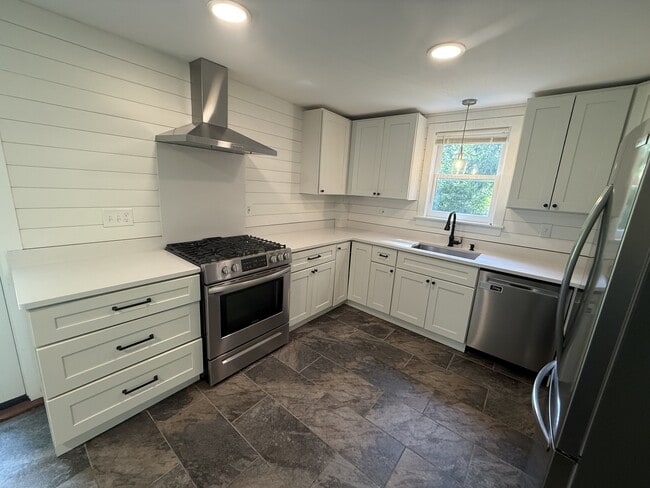 Photo - 1270 West St (Amherst, MA) House