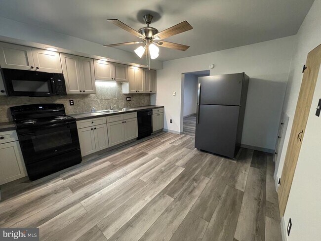 Foto del edificio - 105 Spring Garden St