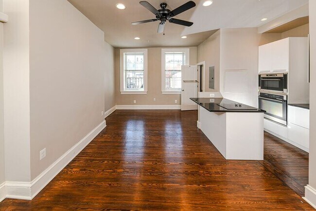 Foto del edificio - 808 N Calvert St