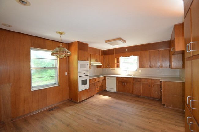 Building Photo - 912 Reedwood Ln