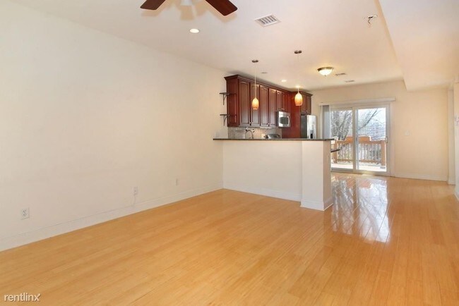 Foto del edificio - 3 br, 1 bath Apartment - 156 O St Unit 2MA
