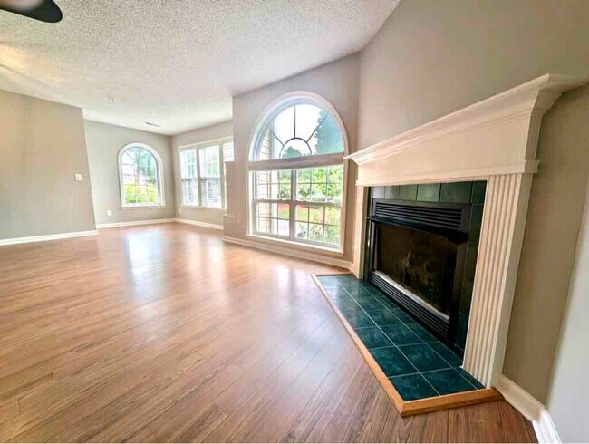 Foto del edificio - 621 Mill Pond Ct
