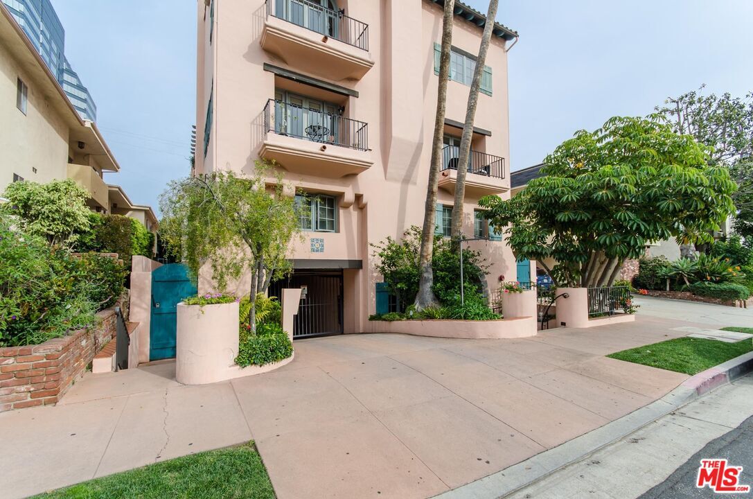 Foto principal - 1230 Wellesley Ave