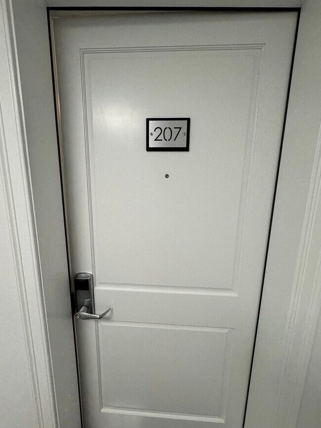 207 puerta de entrada - G Square