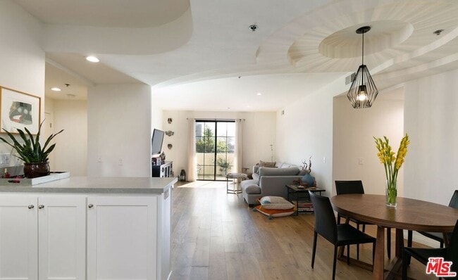 Foto del edificio - 12603 Moorpark St