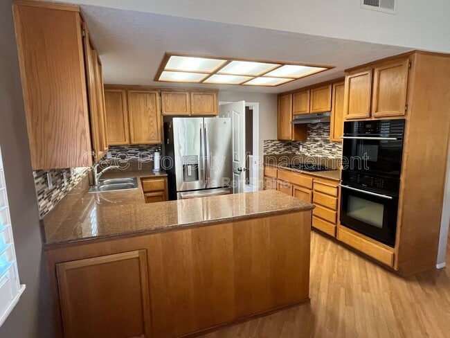 Foto del edificio - 1050 Colonial Ct