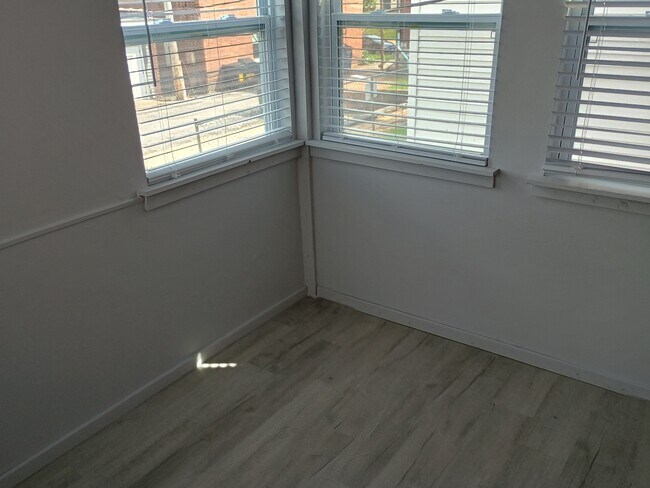 Foto del edificio - 4236 Lawn Ave