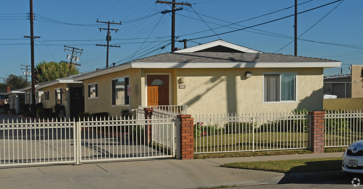 Building Photo - Covina Apartments