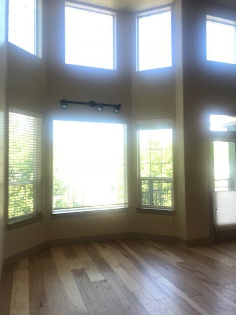 Foto del edificio - Exceptional 2bed/2bath @ Hyde Park! Availa...