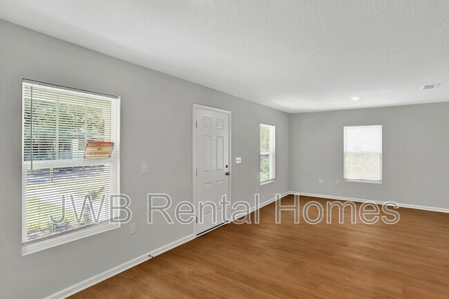 Foto del edificio - 1731 W 9th St