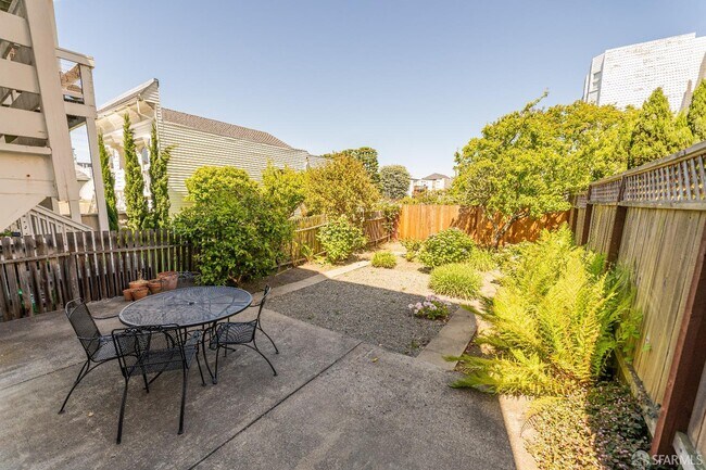 Foto del edificio - 3032 Pierce St