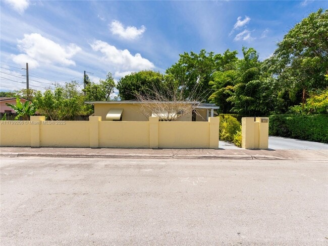 Building Photo - 6320 SW 58th Pl