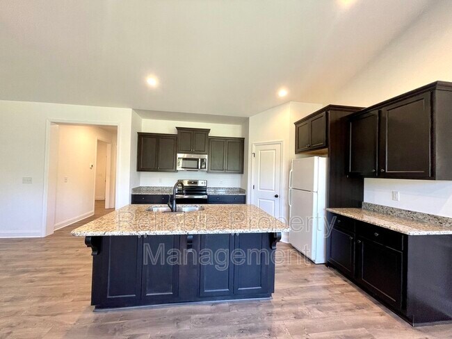 Building Photo - 216 Damsel St